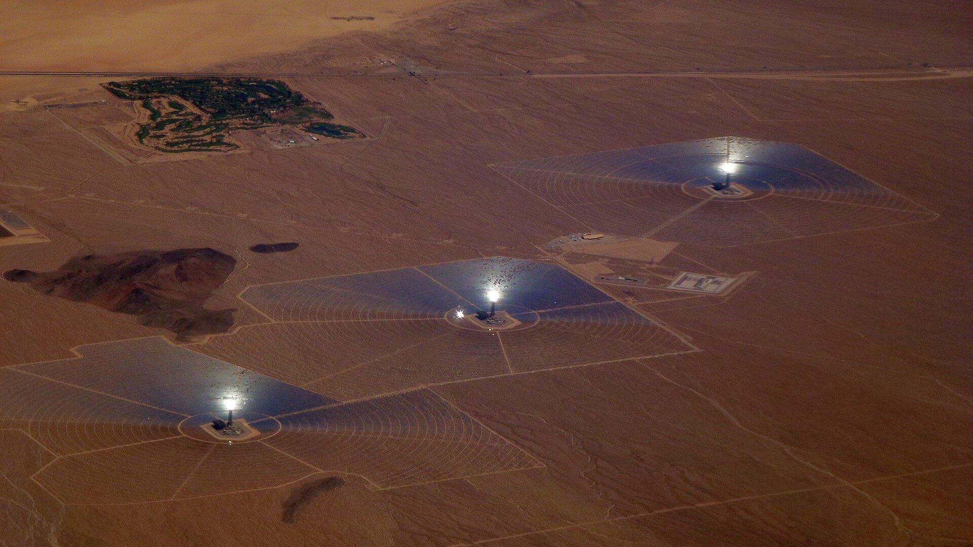 Solar power facility in the desert supporting the energy transition